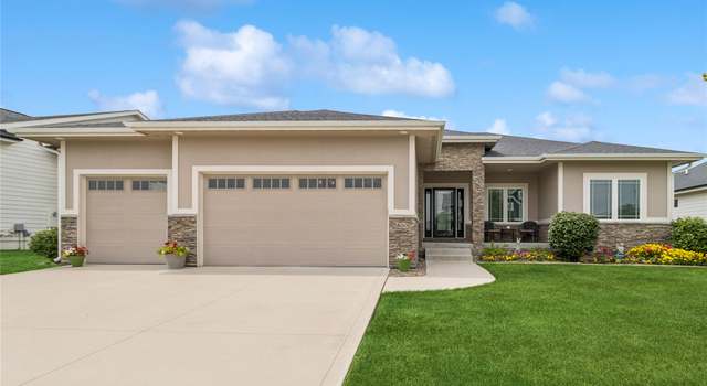 Photo of 800 NE Badger Ln, Waukee, IA 50263