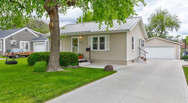 Photo of 7103 Oliver Smith Dr, Urbandale, IA 50322
