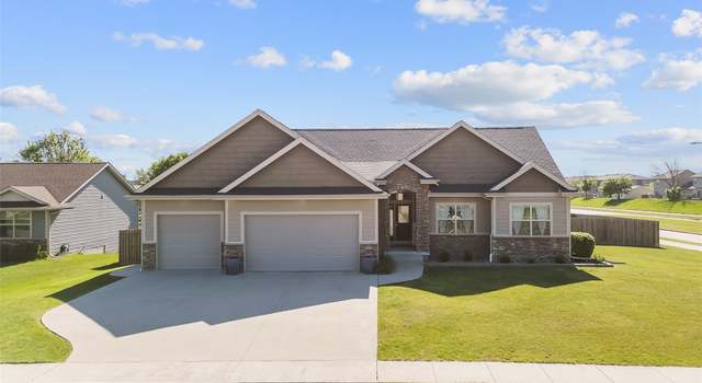 Photo of 913 SE Trail Ridge Rd, Grimes, IA 50111