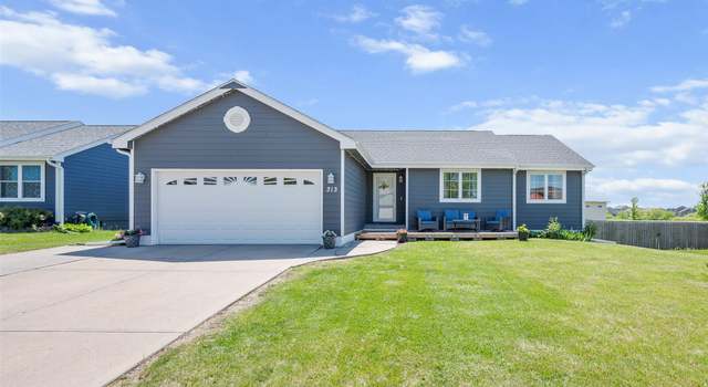 Photo of 313 3rd St NW, Bondurant, IA 50035