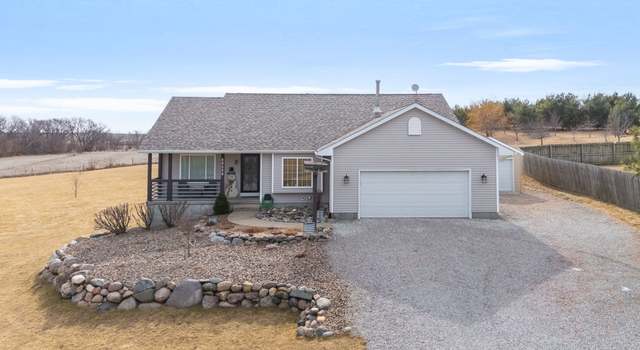 Photo of 11851 NE 44th Ave, Mitchellville, IA 50169