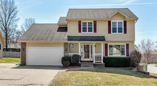 Photo of 8048 Dellwood Dr, Urbandale, IA 50322
