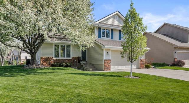 Photo of 8219 Hickory Dr, Urbandale, IA 50322
