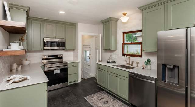 Photo of 16 E Leach Ave, Des Moines, IA 50315