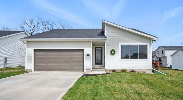 Photo of 2449 River Ridge Rd, Des Moines, IA 50320