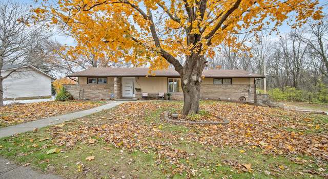 Photo of 4161 Timber Ln, Des Moines, IA 50317