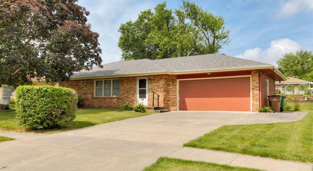 Photo of 460 N 9th St, Carlisle, IA 50047