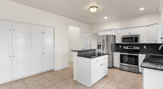 Photo of 8004 Wilden Dr, Urbandale, IA 50322