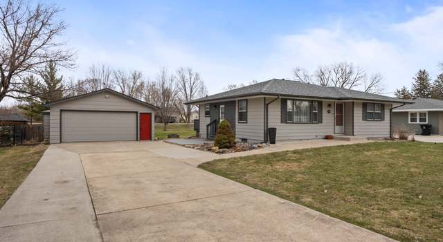 Photo of 325 Ashworth Dr, Waukee, IA 50263
