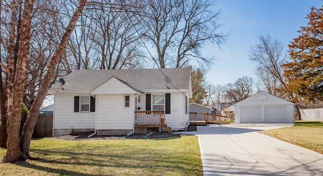 Photo of 2720 Arnold Rd, Des Moines, IA 50310