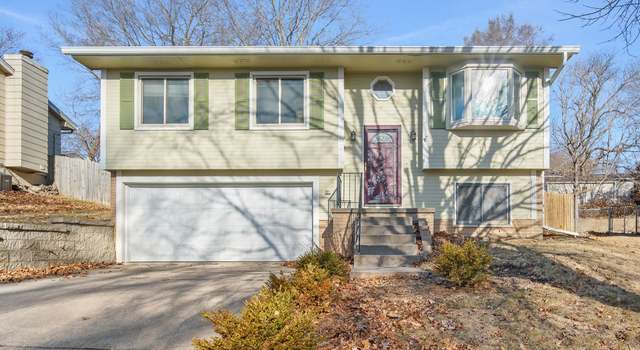 Photo of 714 Hickory Hill Ln, Des Moines, IA 50317