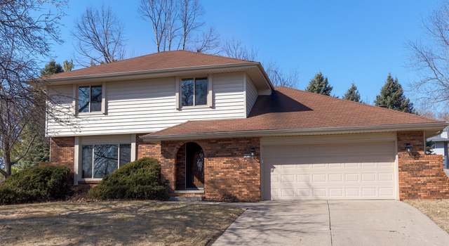 Photo of 3812 Mary Lynn Dr, Urbandale, IA 50322