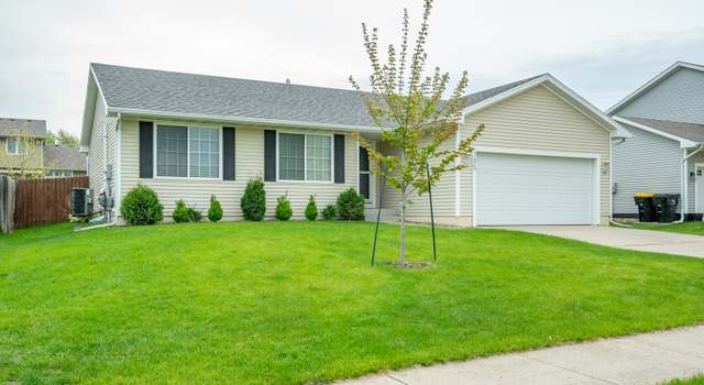 Photo of 395 SE Carefree Ln, Waukee, IA 50263