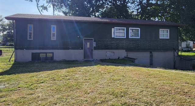 Photo of 106 N Fifth St, Eddyville, IA 52553