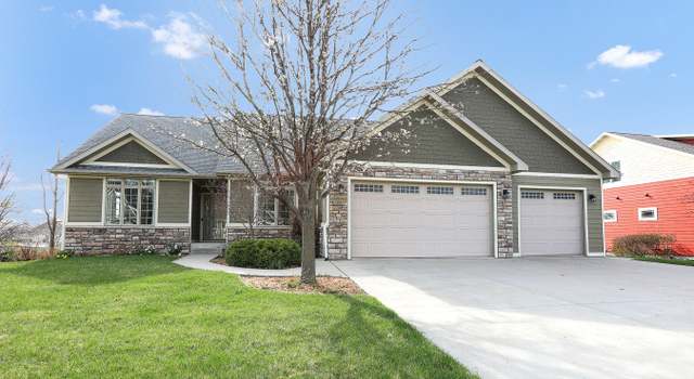 Photo of 1221 Oakwood Dr, Pella, IA 50219