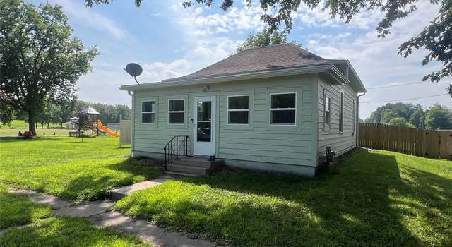 Photo of 104 Woodlawn St, Maxwell, IA 50161