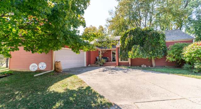 Photo of 7904 Alpine Dr, Urbandale, IA 50322