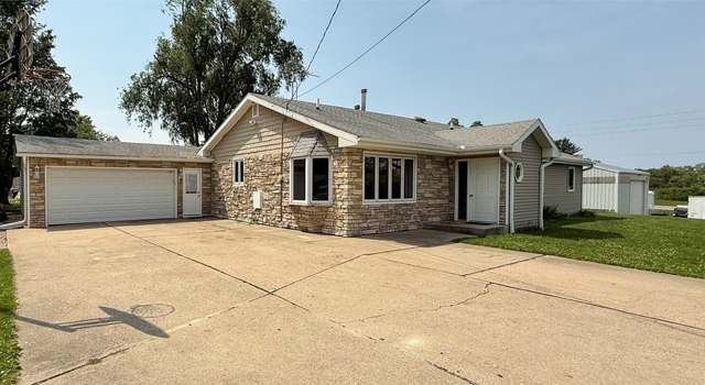 Photo of 4564 NE 34th Ct, Des Moines, IA 50317