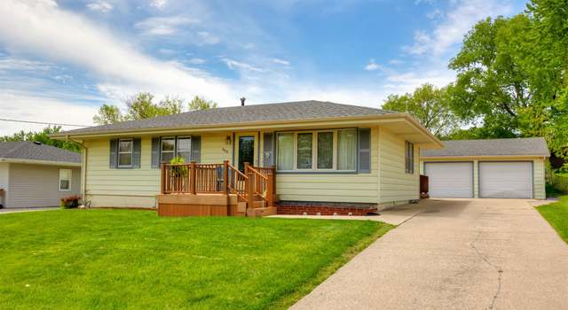 Photo of 600 N 4th St, Carlisle, IA 50047