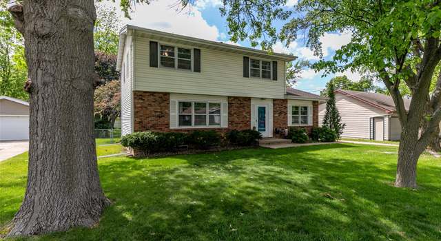 Photo of 500 8th St, Waukee, IA 50263