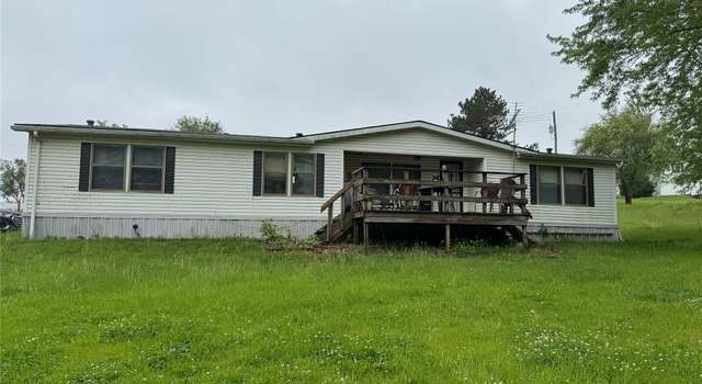 Photo of 8471 Lakeshore Dr, Dexter, IA 50070