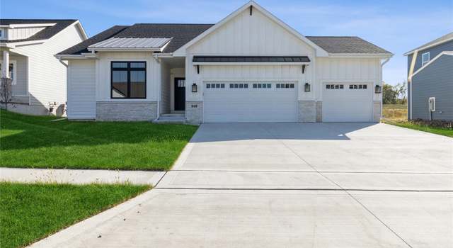 Photo of 949 Wolf Creek Dr, Polk City, IA 50226