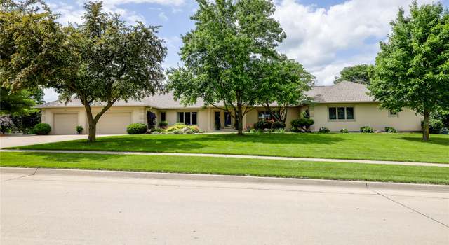 Photo of 4416 Oakwood Ln, West Des Moines, IA 50265