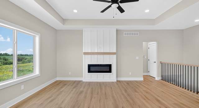 Photo of 2922 Lake Hill Dr, Des Moines, IA 50320