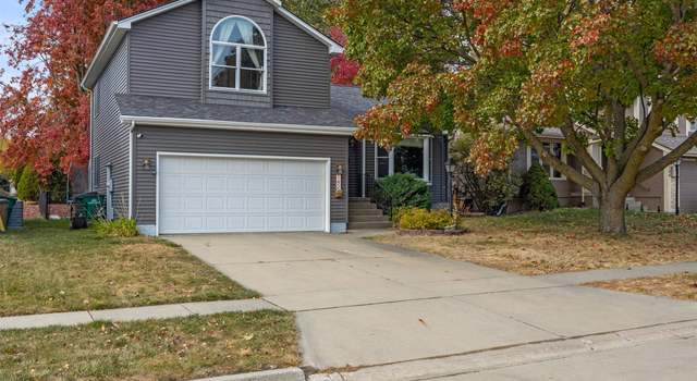 Photo of 142 25th Ct, West Des Moines, IA 50265