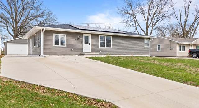 Photo of 8021 Ridgeview Dr, Des Moines, IA 50320