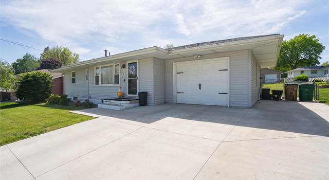 Photo of 530 N 4th St, Carlisle, IA 50047