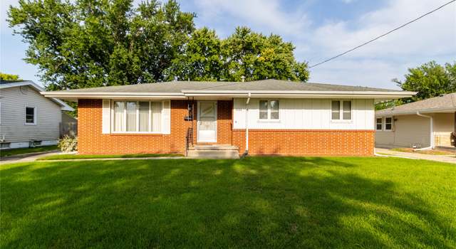 Photo of 4024 65th St, Urbandale, IA 50322