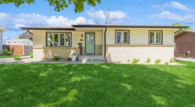 Photo of 318 NE 8th St, Ankeny, IA 50021