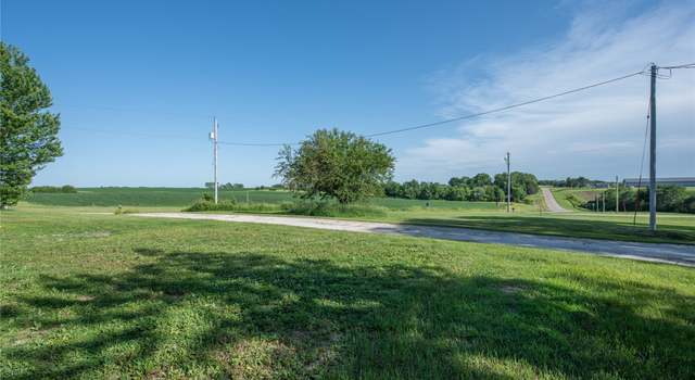 Photo of 740 S Vine St, Hartford, IA 50118
