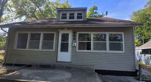 Photo of 668 24th St, Des Moines, IA 50312
