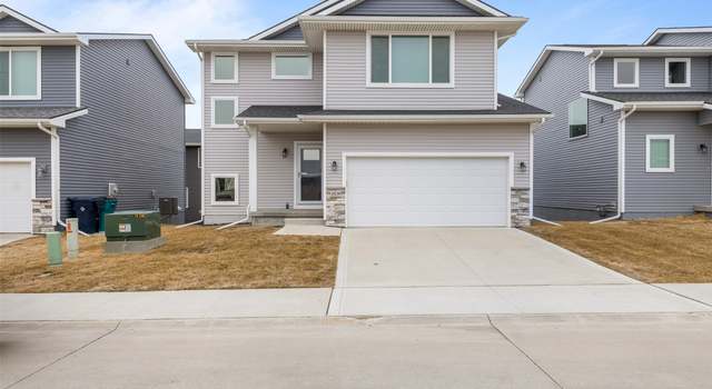 Photo of 15139 Bellflower Ln, Urbandale, IA 50323