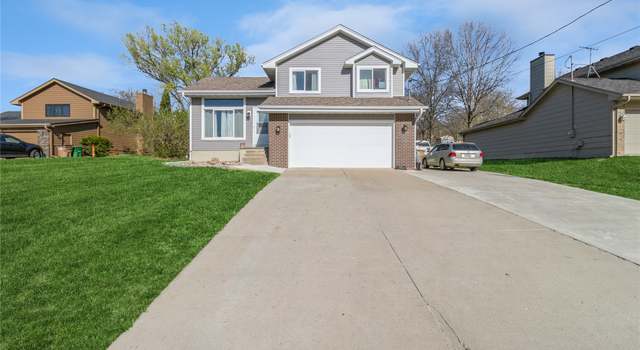 Photo of 525 Christie Ln, Pleasant Hill, IA 50327