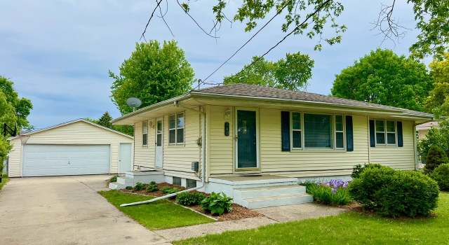 Photo of 160 Bel Aire Dr, Waukee, IA 50263