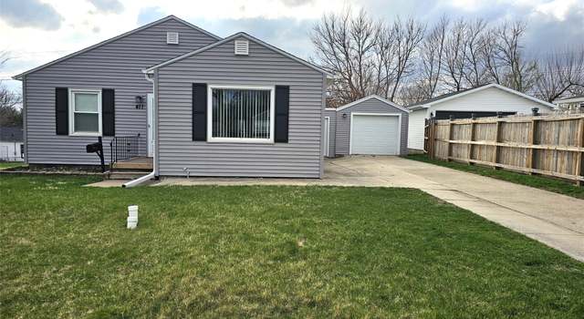 Photo of 411 E 20th St S, Newton, IA 50208