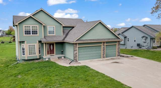 Photo of 8864 NW Beaver Dr, Johnston, IA 50131