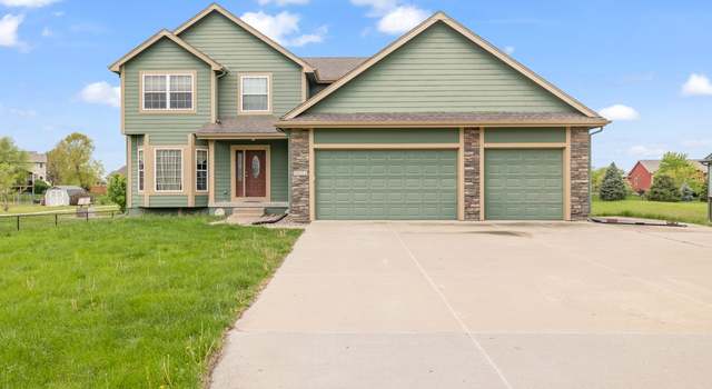 Photo of 8864 NW Beaver Dr, Johnston, IA 50131