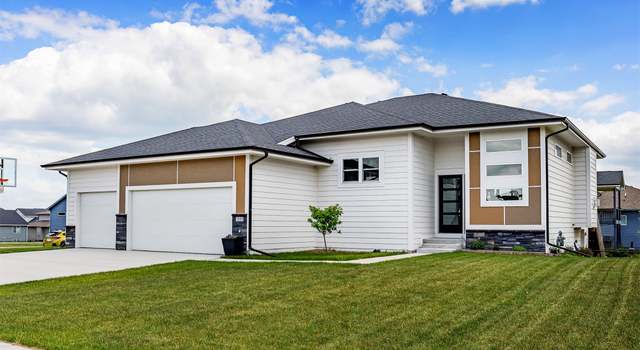 Photo of 309 NW Beechwood Dr, Grimes, IA 50111