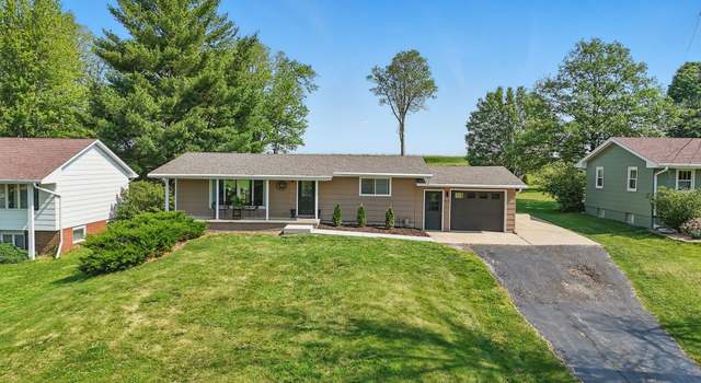 Photo of 809 Oak St, Guthrie Center, IA 50115