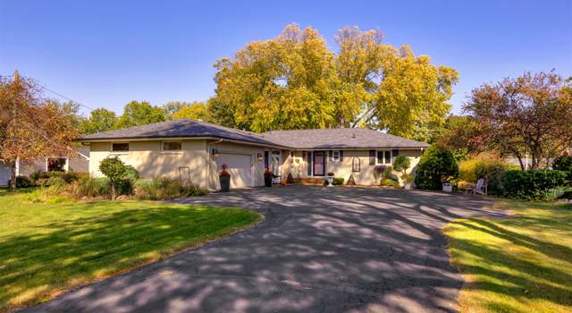 Photo of 1409 Ashworth Rd, West Des Moines, IA 50265