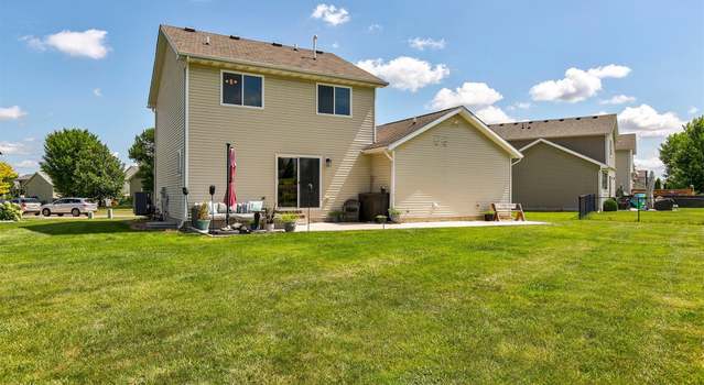 Photo of 590 SE Ashton Ct, Waukee, IA 50263