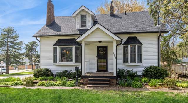 Photo of 1000 66th St, Windsor Heights, IA 50324