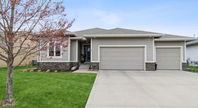 Photo of 590 NE Meridian Dr, Waukee, IA 50263