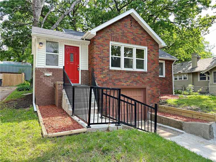 Photo of 2718 Moyer St Des Moines, IA 50310