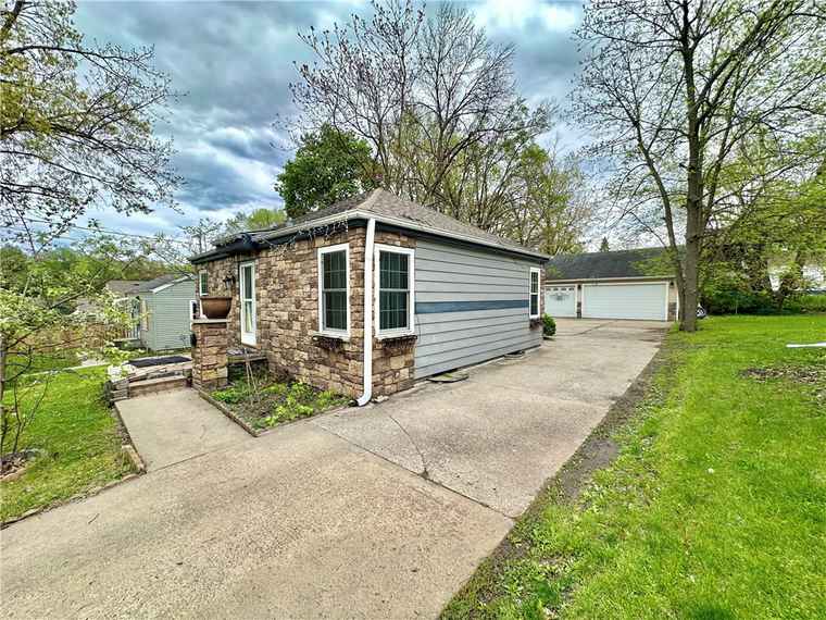 Photo of 1700 Lincoln Ave Des Moines, IA 50314