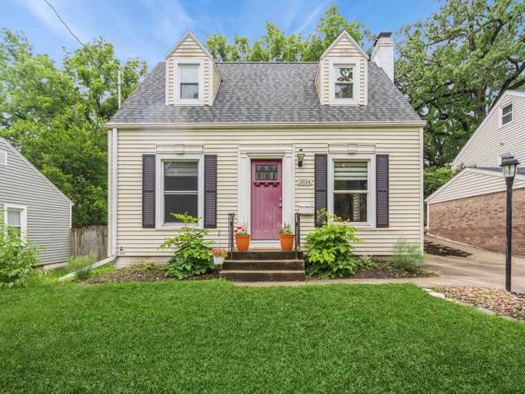 Photo of 3934 Lincoln Place Dr Des Moines, IA 50312